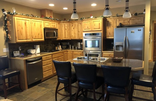 Kellogg Condo | 3rd floor condo retreat