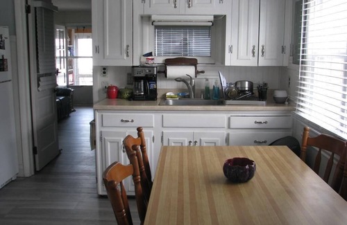 Surf City House | 3rd from the beach! Super Cute Bungalow!