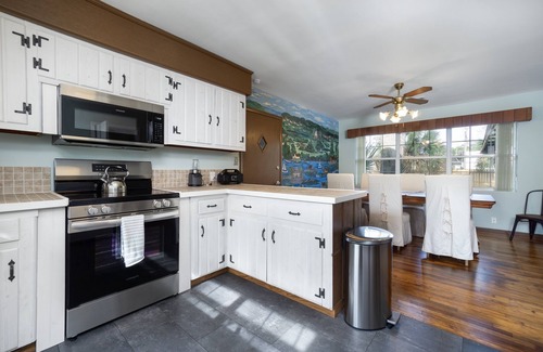New Warrington House | 3rd Street Bungalow-Backyard Oasis-NAS-Beaches-Dining-Shopping