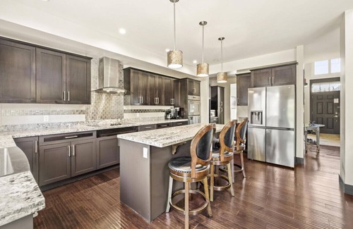 Hinton House | 4,000 sq ft 7 Br/4.5 Ba Luxury Home with Amazing Amenities