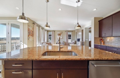 The Pinery House | 4,000 sqft. Pet-friendly ideal for families, consultants, relocation, insurance