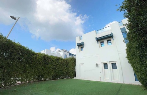 Palm Jumeirah House | 4+1 Bed Villa,2 Private Beaches, Pool byEstatesmen