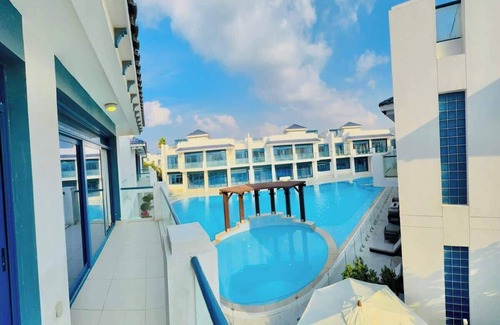 Palm Jumeirah House | 4+1 Bed Villa,2 Private Beaches, Pool byEstatesmen