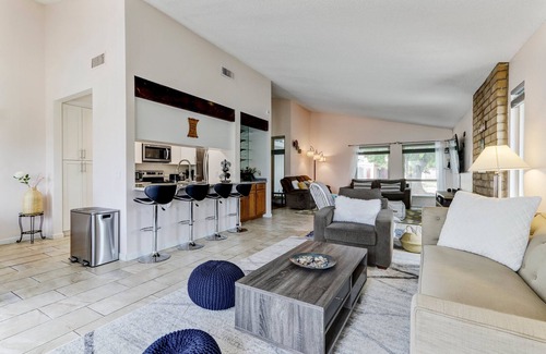 Sacramento House | #4 - 1 Room in a beautiful house with pool.
