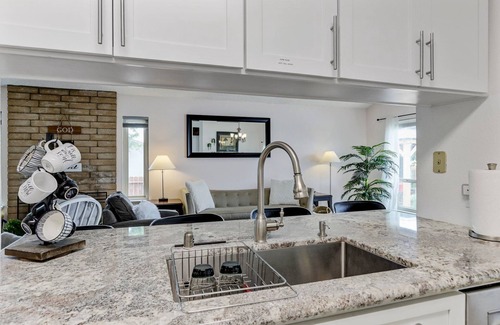 Sacramento House | #4 - 1 Room in a beautiful house with pool.