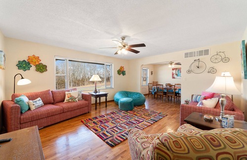 Fulton House | 4-12 Guests! 4 bed / 2 bath - Central Missouri - Close to Interstate70 & Hwy 54!