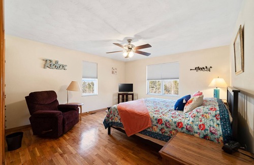 Fulton House | 4-12 Guests! 4 bed / 2 bath - Central Missouri - Close to Interstate70 & Hwy 54!