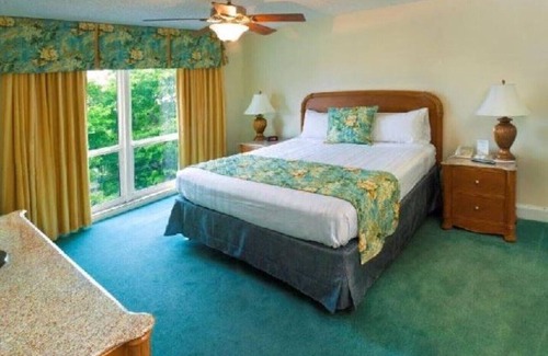 Birch Park Finger Streets Condo | "4" 1bed 1 bath condo 1 block off beach sleeps 6
