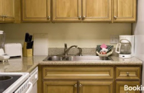 Birch Park Finger Streets Condo | "4" 1bed 1 bath condo 1 block off beach sleeps 6