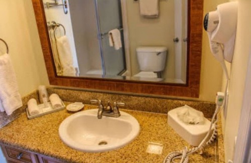Birch Park Finger Streets Condo | "4" 1bed 1 bath condo 1 block off beach sleeps 6