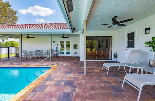 Jog Road House | 4/3.5 House with pool- Boynton Beach, FL.