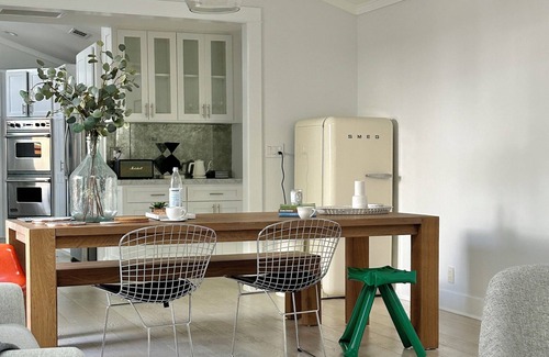 West Los Angeles House | 4/3 West LA Modern Bungalow Home