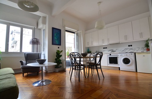 Psirri Apartment | 4 apts over 2 levels. Balconies & roof top terrace. Next to Plaka! EP1234