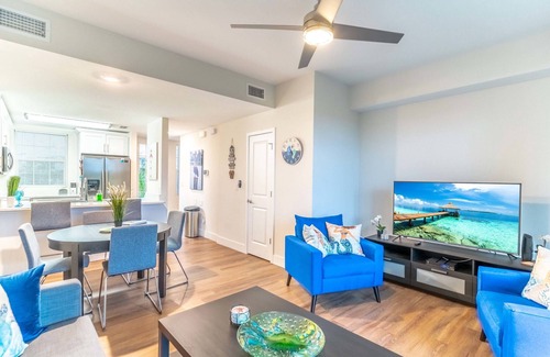 Ruskin House | 4 Balconies (Yes Four!) - Water Views from Your Bed! | Sleeps 5