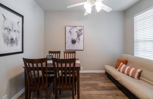 Indian Springs House | 4 bdrm Home w HUGE backyard & Putting Green!!