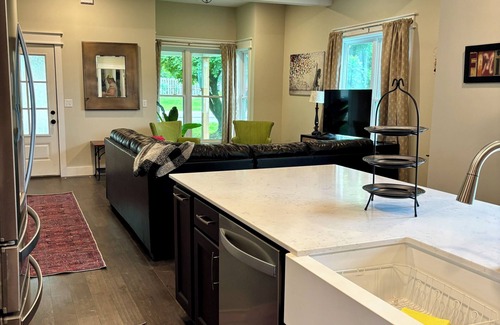 Gallatin House | 4-bdrm: Near Adam-Ondi-Ahman, MO Star Quilt, Jamesport Amish, Squirrel Cage Jail