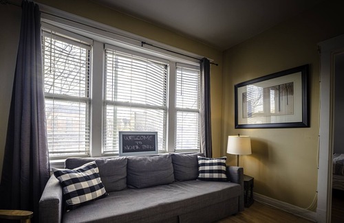 Pulaski Park Apartment | 4 BDRM Stay in the heart of Wicker Park
