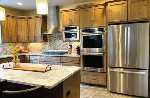 Southern Crossing House | 4 Bed/4 Bath walking distance to Old Mill, Deschutes River & Ampitheater