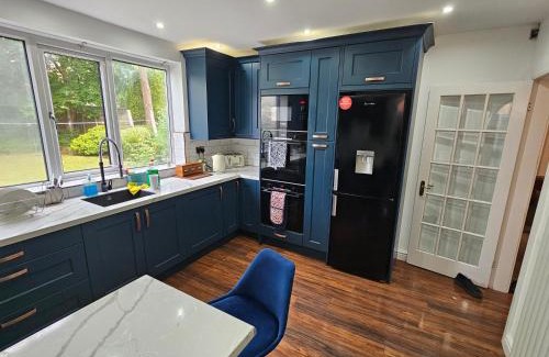 Gatley House | 4 bed detached house near Manchester Airport Manchester -Cheadle