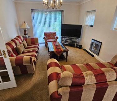 Gatley House | 4 bed detached house near Manchester Airport Manchester -Cheadle