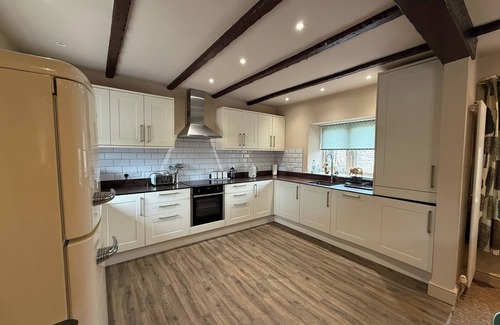 Shoscombe Cottage | 4 Bed - Historic Inn & Cider Pub - Free Parking