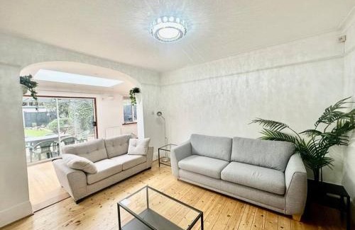 Lewisham House | 4 Bed house in Daneby Road,SE6