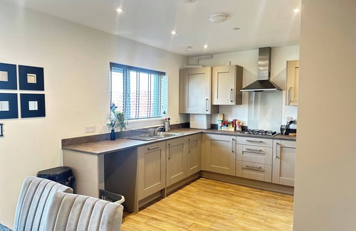 Wolverhampton House | 4 Bed House - Sleeps 7 - Pets - Parking - Wifi