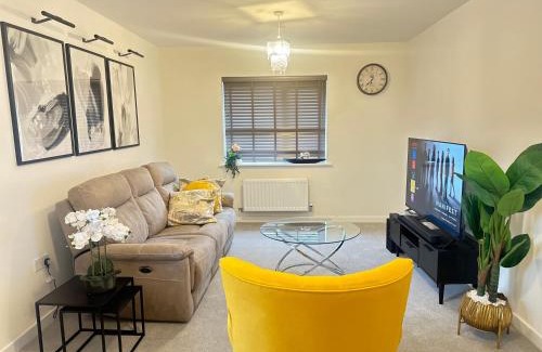 Wolverhampton House | 4 Bed House - Sleeps 7 - Pets - Parking - Wifi