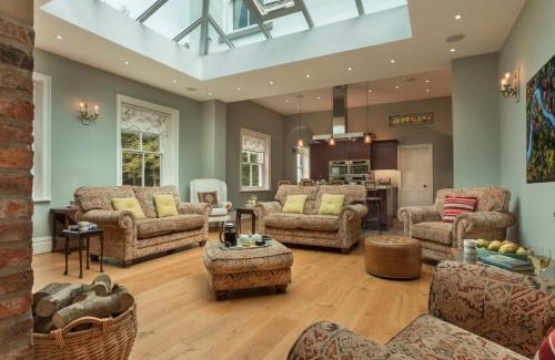 Storwood House | 4 Bed in Elvington 55738