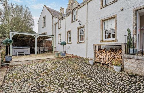 Hawick House | 4 Bed in Hawick 95765