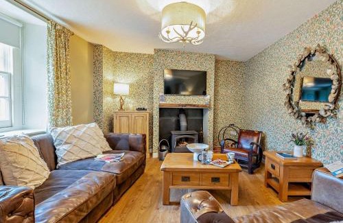 Hawick House | 4 Bed in Hawick 95765