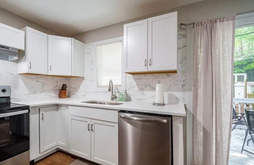 Bynum House | 4 Bed Moroccan style,min to UNC,Kids Essentials,Crib,next to Golf & restaurants