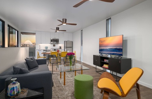 Golden Hill House | 4 Bed Penthouse w/City View Deck and Firepit. Near Zoo