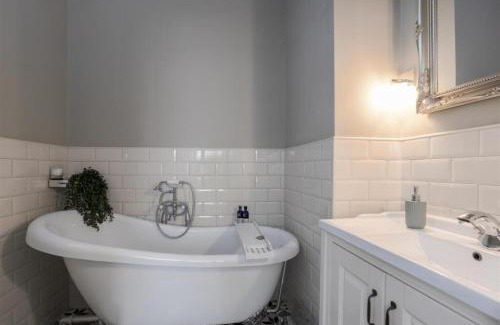 York House | 4 bed town house with views of Clifford & River Ouse