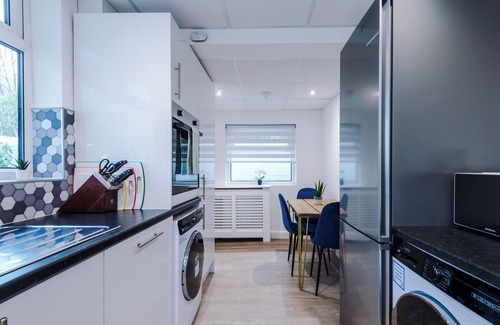 Salford House | 4 Bed Victorian Home, 15 Mins to City Centre