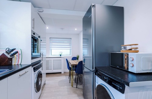 Salford House | 4 Bed Victorian Home, 15 Mins to City Centre