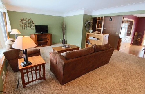 Hutchinson House | 4 bedroom 2 1/2 bath country home just minutes from town