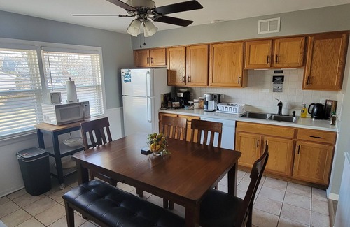 Glenview House | 4 Bedroom, 2 Full Bath. Centrally Located. Near O'Hare Airport and attractions