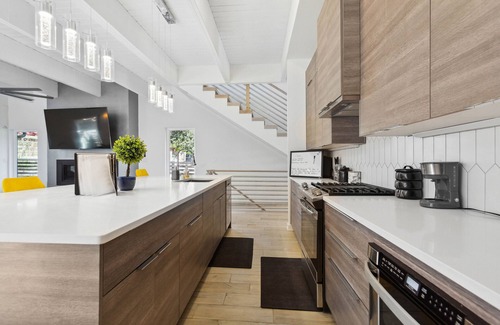 Midtown House | 4 bedroom 3 bath Luxury Stay At Piedmont Park