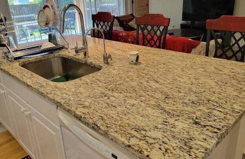 Sunshine Apartment | 4 Bedroom 698037 by Houzlet