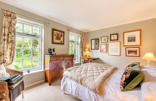 Pulborough Cottage | 4 bedroom accommodation in Codmore Hill, near Pulborough