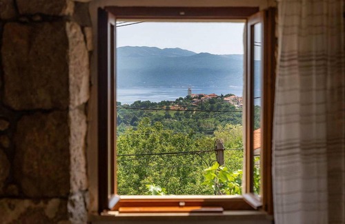 Martina House | 4 bedroom accommodation in Brsec