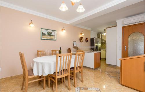 Garica House | 4 Bedroom Amazing Home In Garica