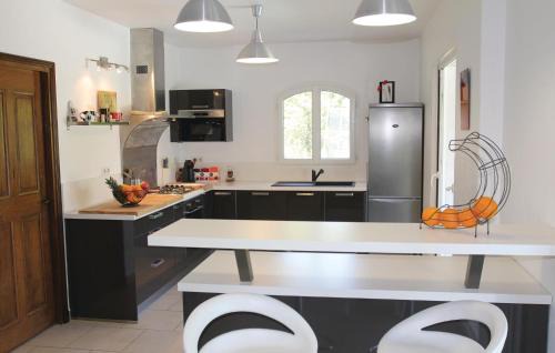 Apt House | 4 Bedroom Awesome Home In Apt