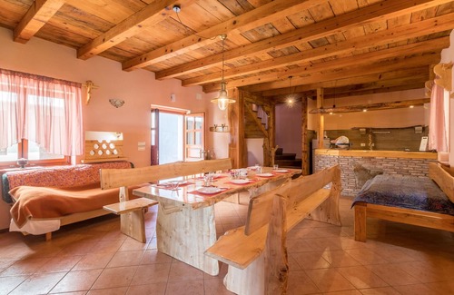 Muntic House | 4 bedroom awesome home in Pula