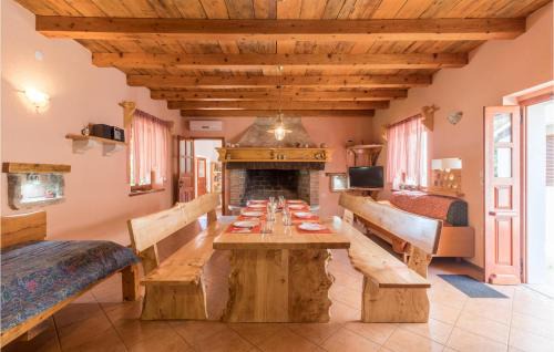 Muntic House | 4 Bedroom Awesome Home In Pula