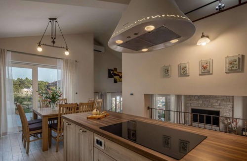 Palit House | 4 bedroom awesome home in Rab