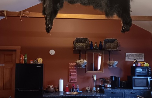North Creek Bed & Breakfast | 4-bedroom bed & breakfast in distinct North Creek, with a rustic cozy cabin feel