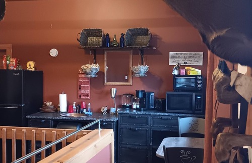 North Creek Bed & Breakfast | 4-bedroom bed & breakfast in distinct North Creek, with a rustic cozy cabin feel