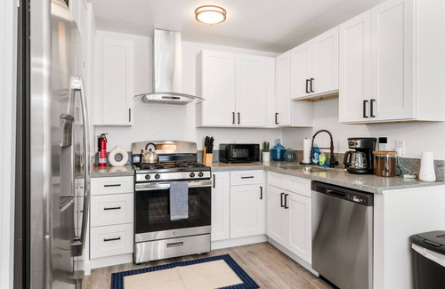 Parkway-South Sacramento House | 4-Bedroom Cactus-Themed Retreat with Plush Beds